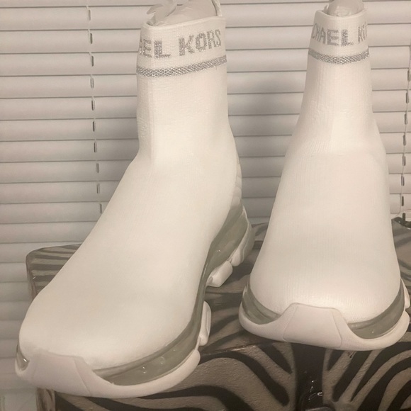 NEW! 𝑴𝑲 𝑺𝑶𝑪𝑲 𝑺𝑵𝑬𝑨𝑲𝑬𝑹𝑺 - Picture 2 of 6